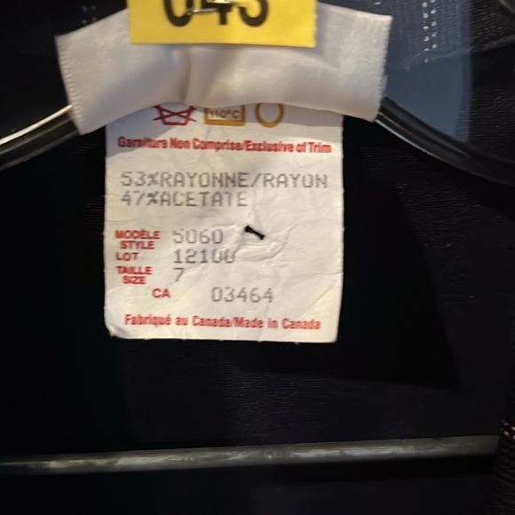 Emblem - Navy Pinstripe Rayon-blend 3 in 1 (Blazer Pant Skirt) Suite - Size 7 - Picture 12 of 13